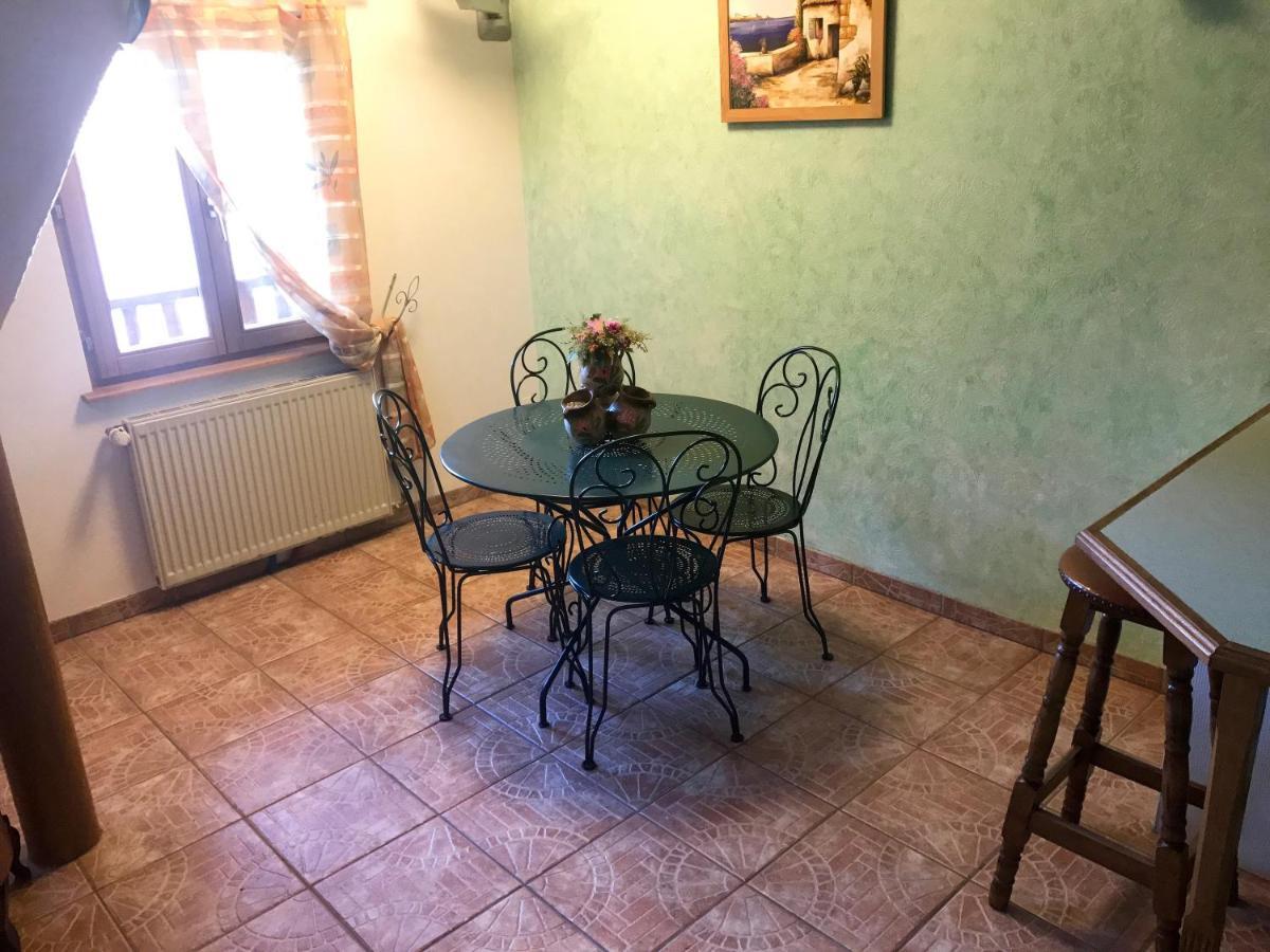 L'estaminet de la vallée - Le provençal Russ Extérieur photo